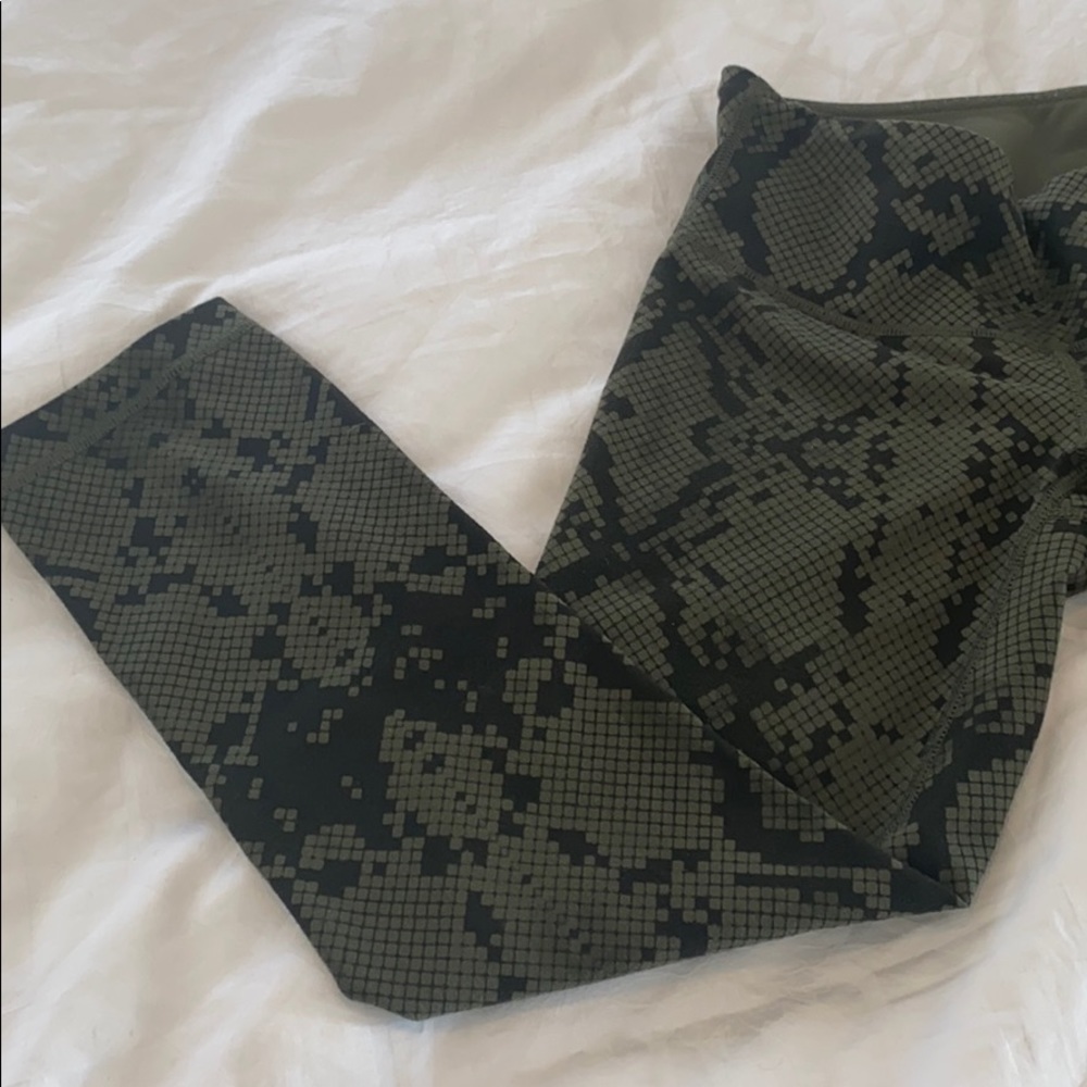 Lululemon - Picture 5 of 5